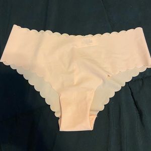 NWT VS Scalloped Cheeky
